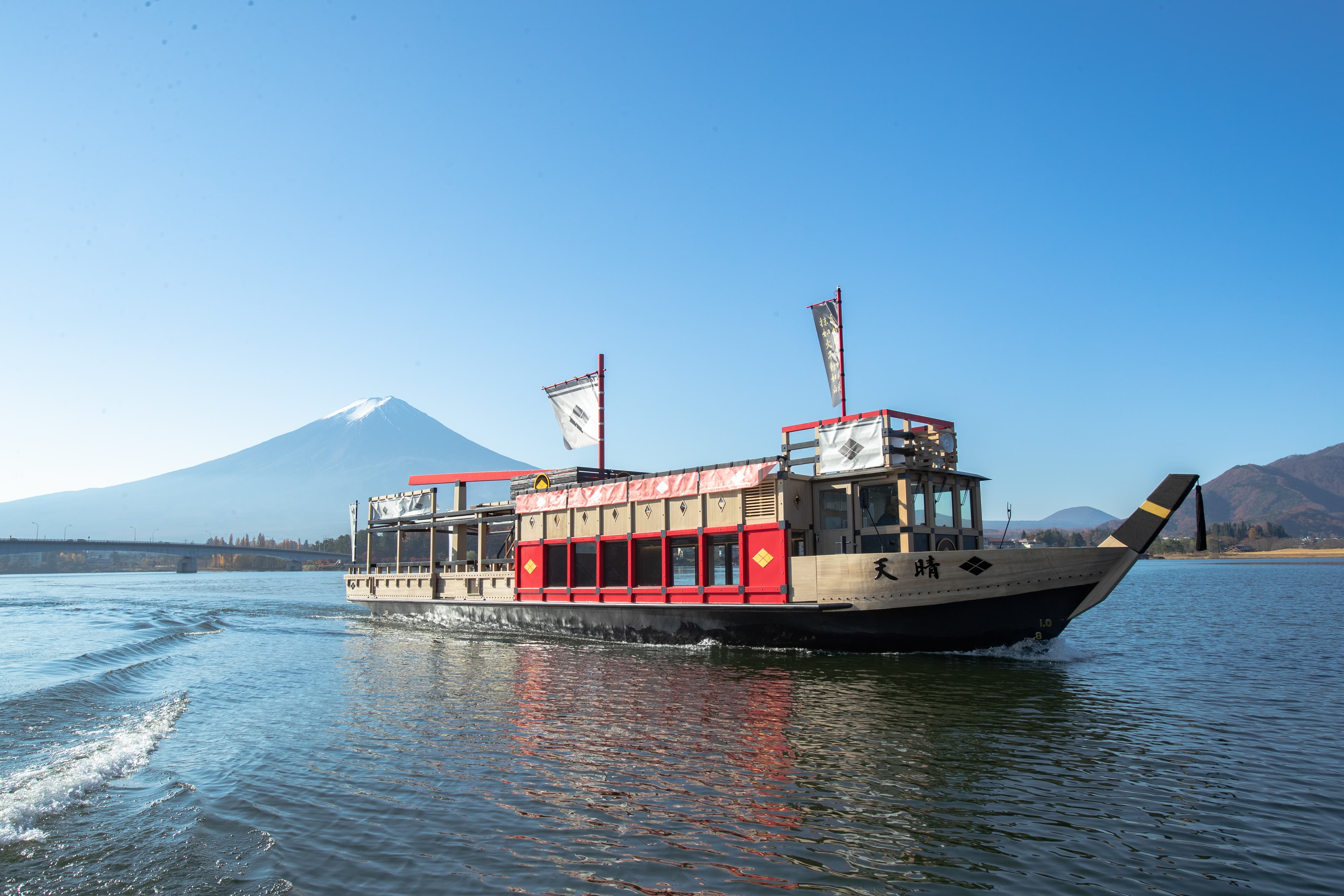 Lake Kawaguchiko Sightseeing Boat "Appare"