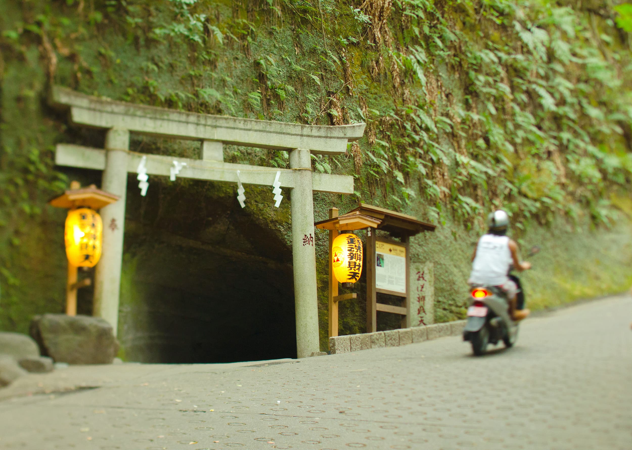 Zeniarai Benten Shrine