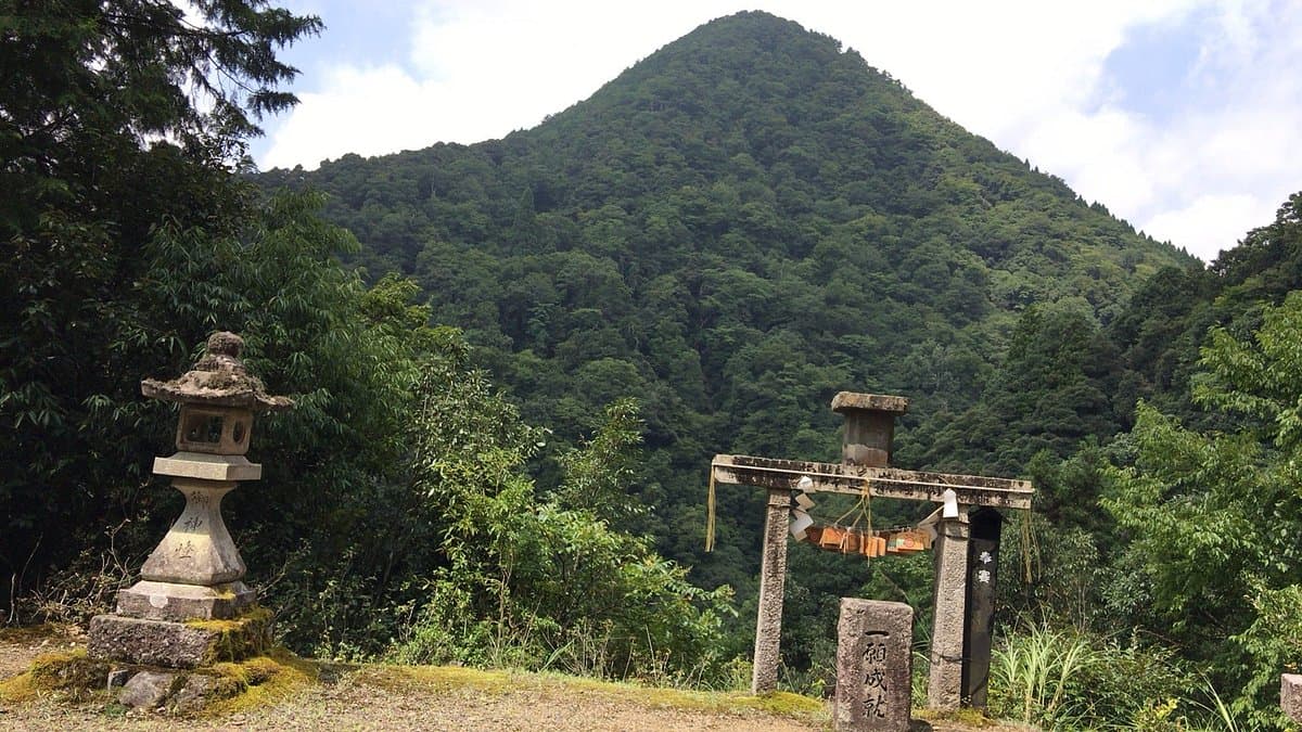 Moto Isenaigu Kotai Shrine cover image