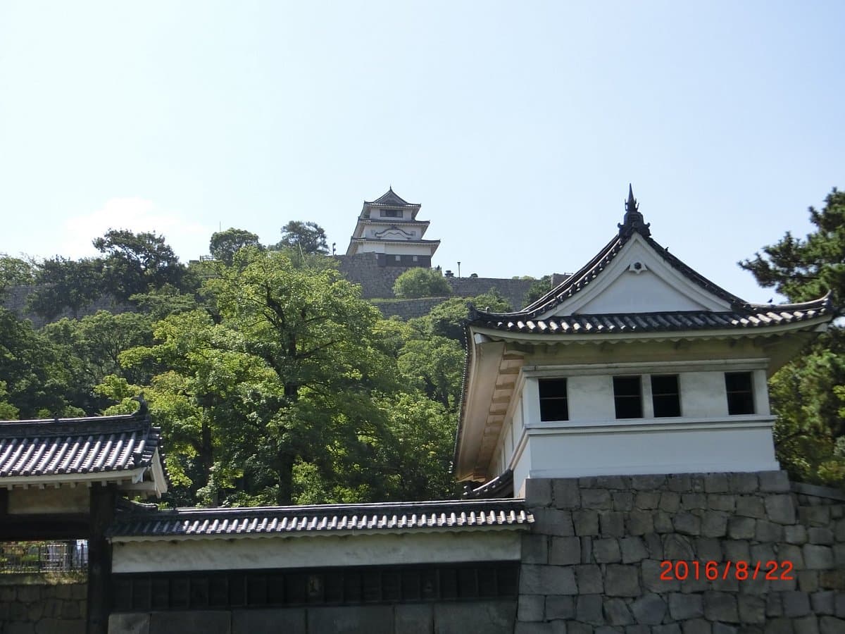 Kameyama Park (Marugame Castle)