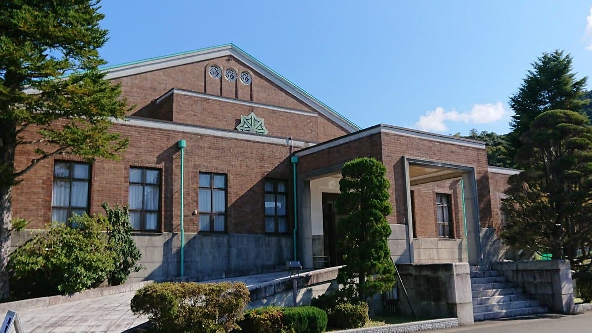 Navy Memorial Hall