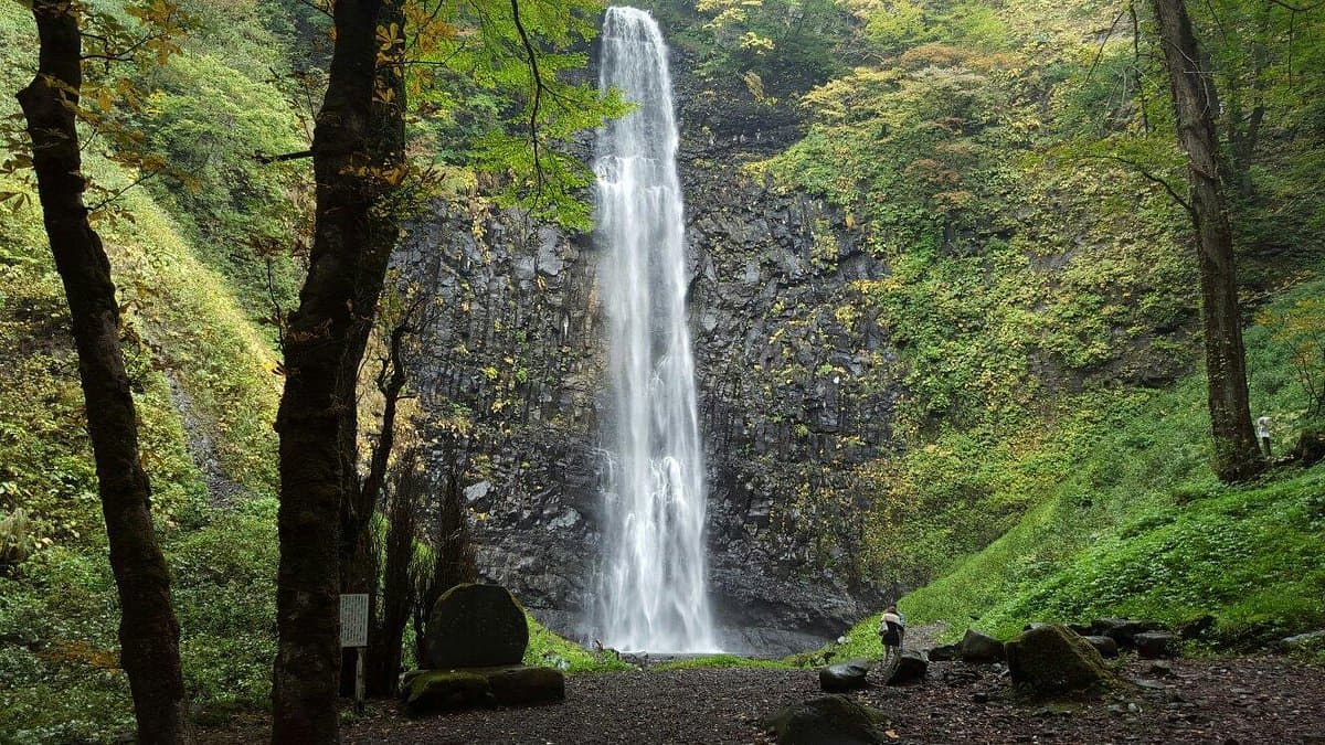 Tamasudare Fall