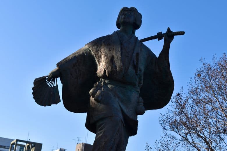 Statue of Izumo-no-Okuni cover image