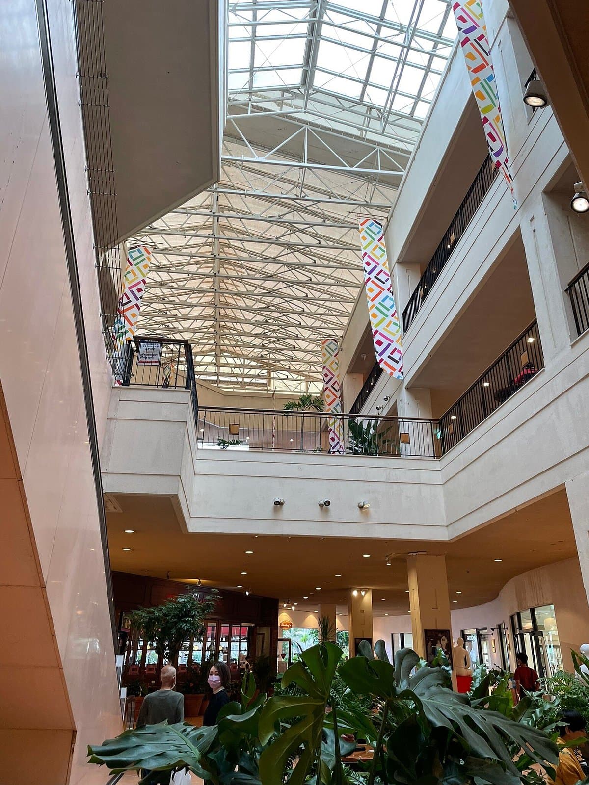 Plaza House Shopping Center