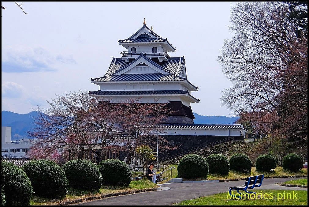 Kaminoyama Castle cover image