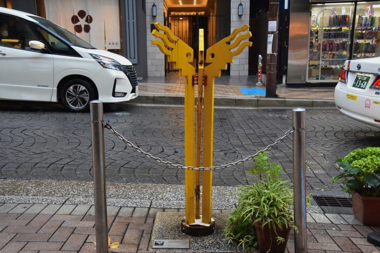 Azabu-Jūban Smile Monuments cover image