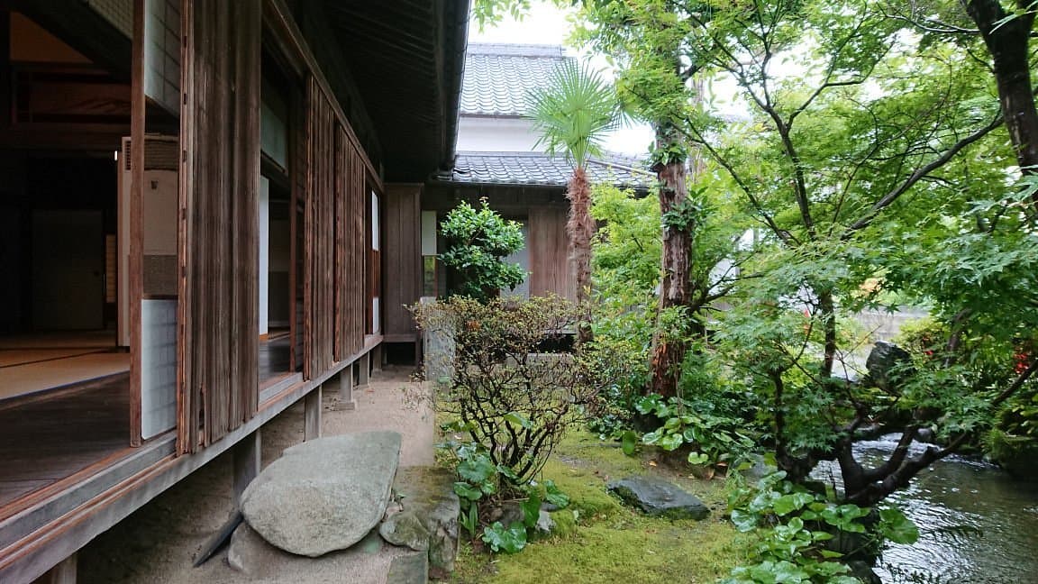 Kagamida Yashiki Structures